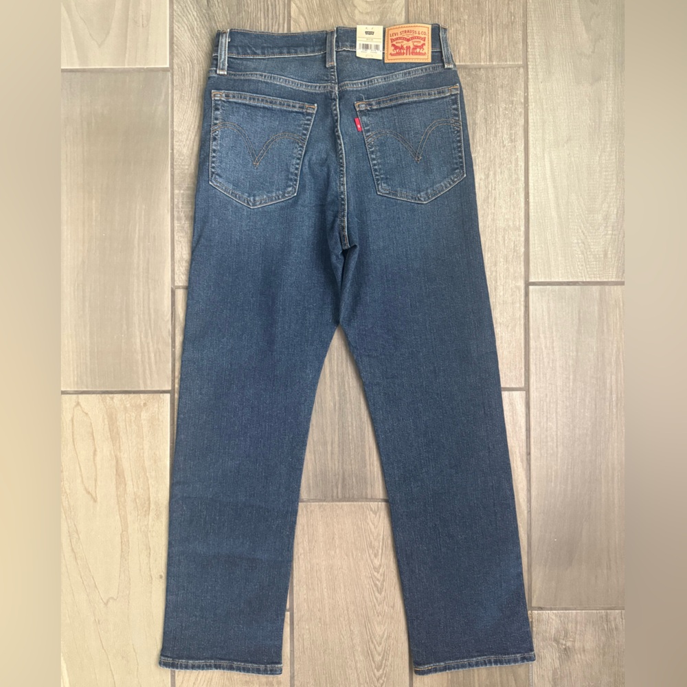 Levi’s Wedgie Straight Jeans - Picture 2 of 3
